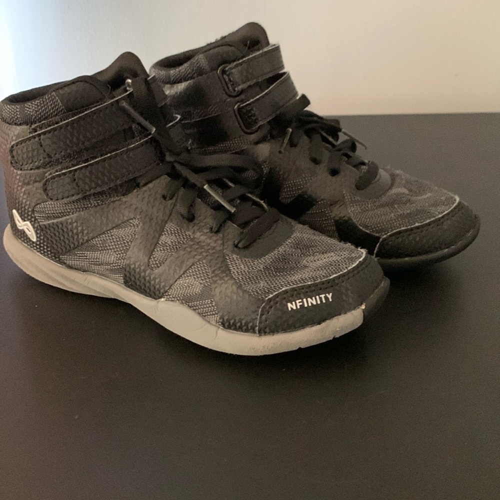 Ladies /girls Infinity Beast 4.5 cheer shoes